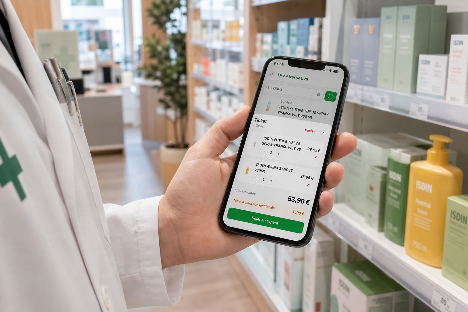 Farmacéutico usando TPV Alternativa desde el móvil